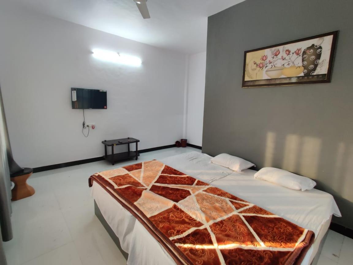 Sunshine Sea View Hotel Alibag Bagian luar foto