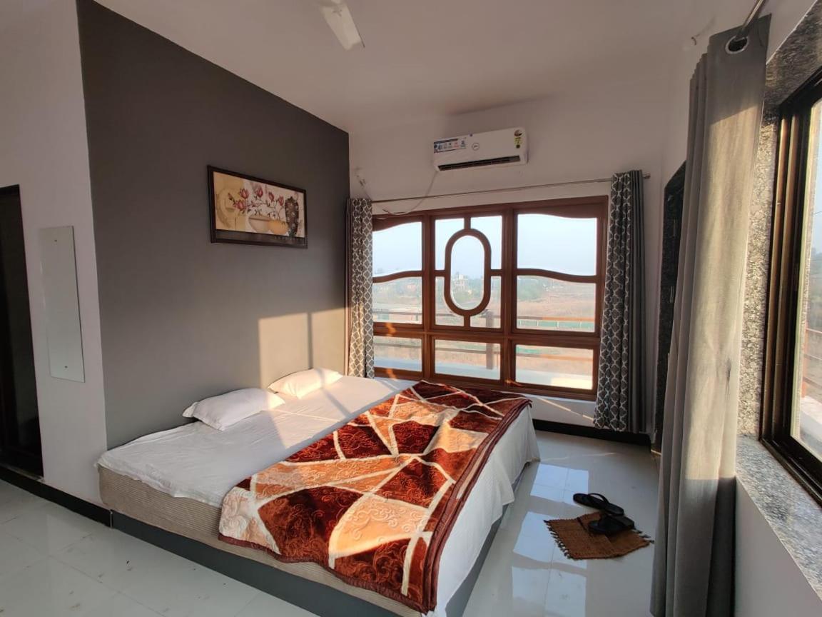 Sunshine Sea View Hotel Alibag Bagian luar foto