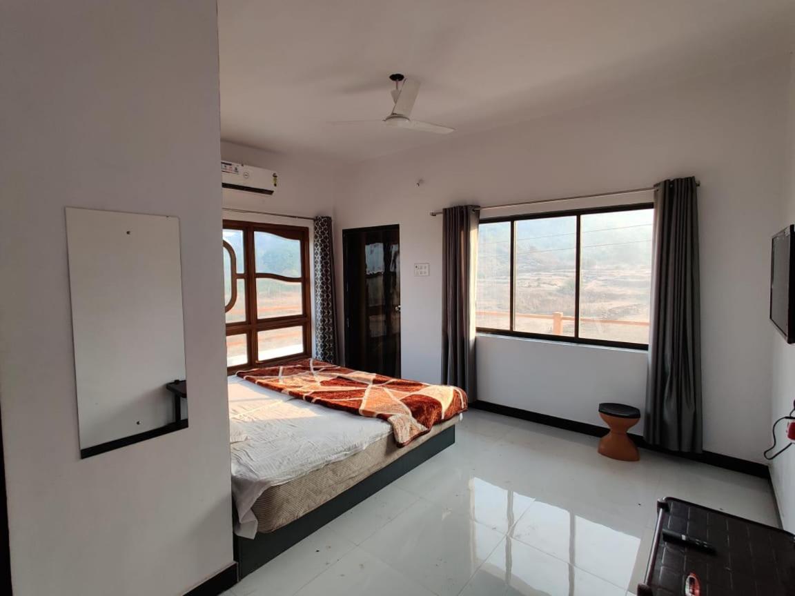 Sunshine Sea View Hotel Alibag Bagian luar foto