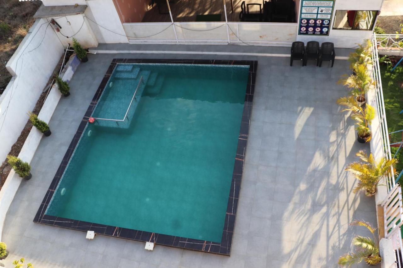 Sunshine Sea View Hotel Alibag Bagian luar foto