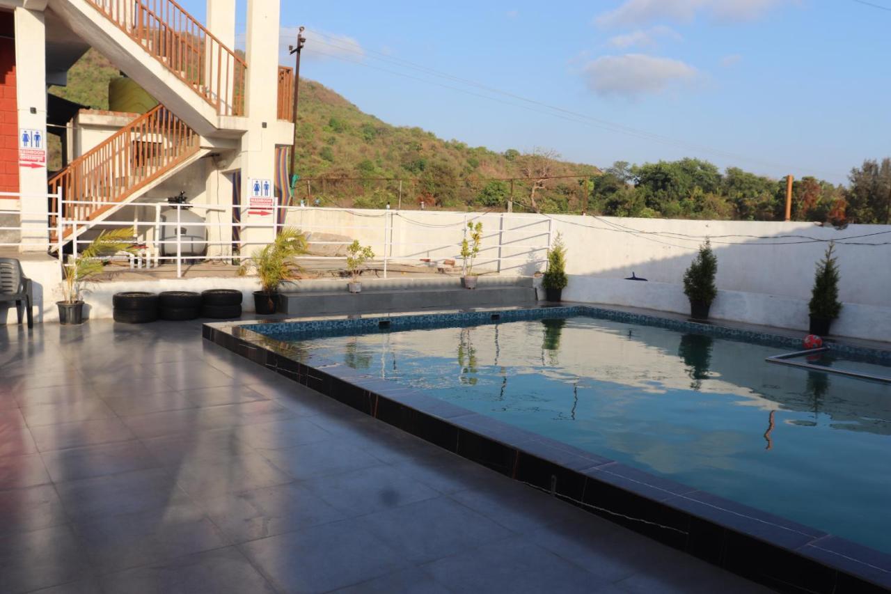 Sunshine Sea View Hotel Alibag Bagian luar foto
