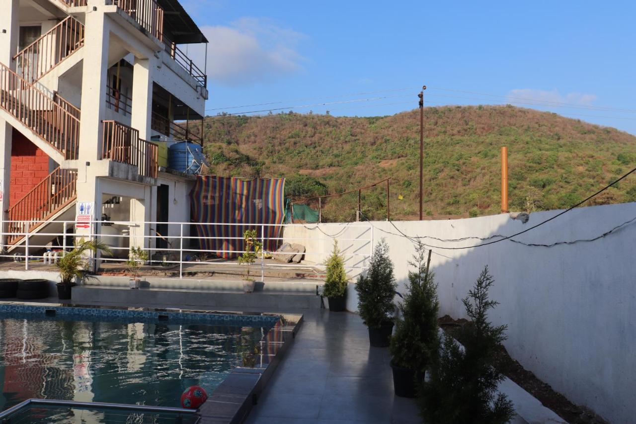 Sunshine Sea View Hotel Alibag Bagian luar foto